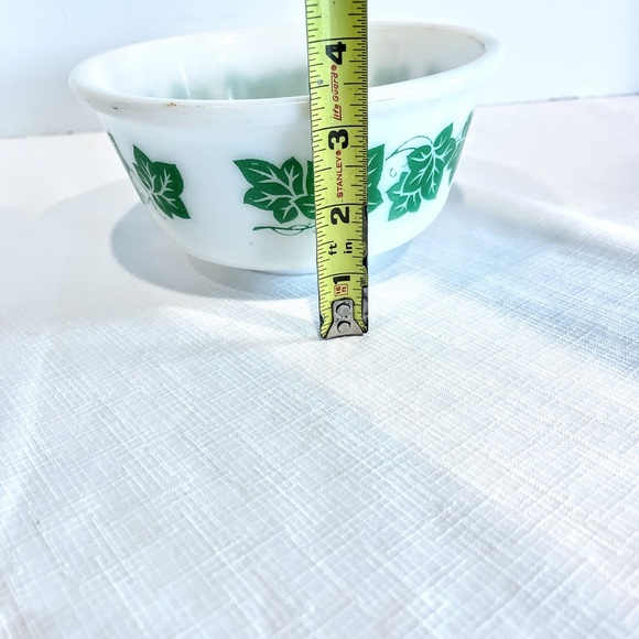 Hazel Atlas Vintage Mixing Bowl/ Casserole Baking Dish Ivy 6.5” Milk Glass - Picture 6 of 7